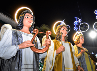 El Pasacalles de los Ángeles Navideños Gigantes de Torrejón, hasta el día 4 por la tarde