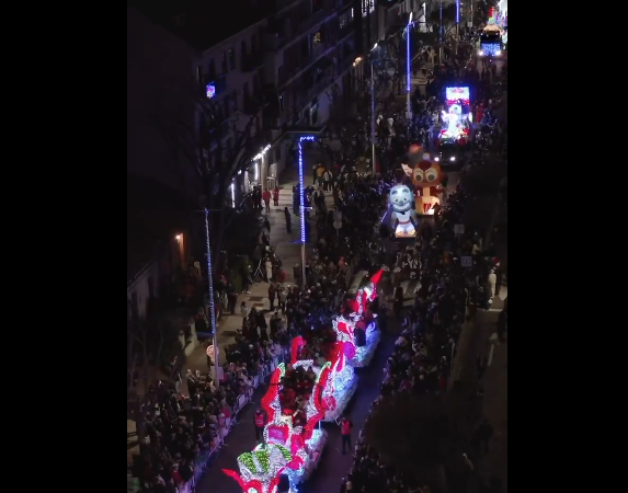 Los Reyes Magos llegaron a Torrejón con una Gran Cabalgata de Luz y un espectáculo aéreo