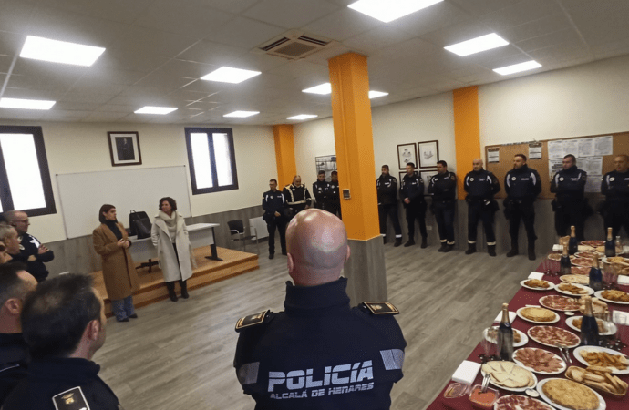 Felicitaciones desde el Ayuntamiento de Alcalá al personal de guardia en Nochevieja