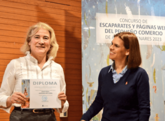 Entrega de premios a los ganadores del concurso de escaparates y webs de Navidad en Alcalá de Henares