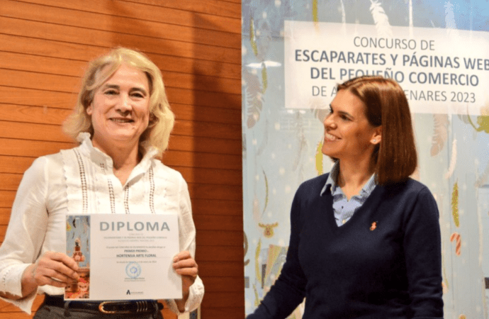 Entrega de premios a los ganadores del concurso de escaparates y webs de Navidad en Alcalá de Henares