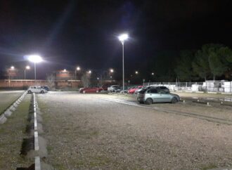 El aparcamiento disuasorio junto a Roca en Alcalá vuelve a contar con iluminación