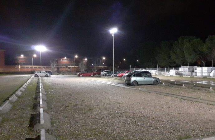 El aparcamiento disuasorio junto a Roca en Alcalá vuelve a contar con iluminación