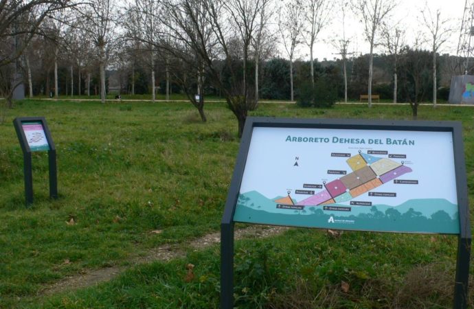 Nueva cartelería y mejoras en el Arboreto de Reyes Católicos en Alcalá