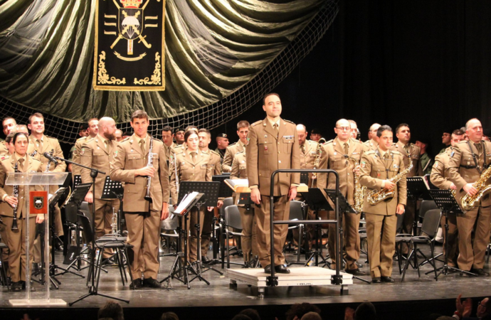 Concierto de música militar en el Teatro Cervantes de Alcalá