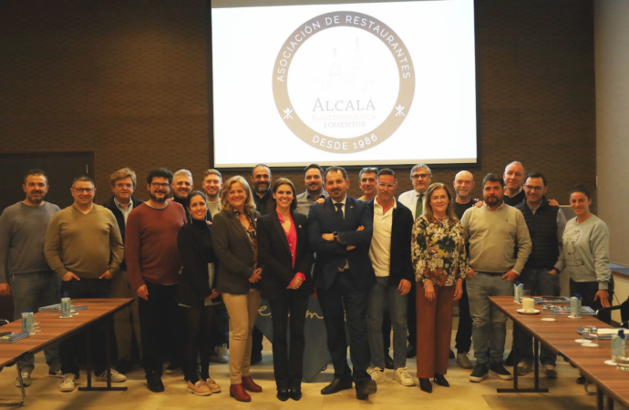 Reunión mensual de Alcalá Gastronómica con la presencia de la alcaldesa, Judith Piquet