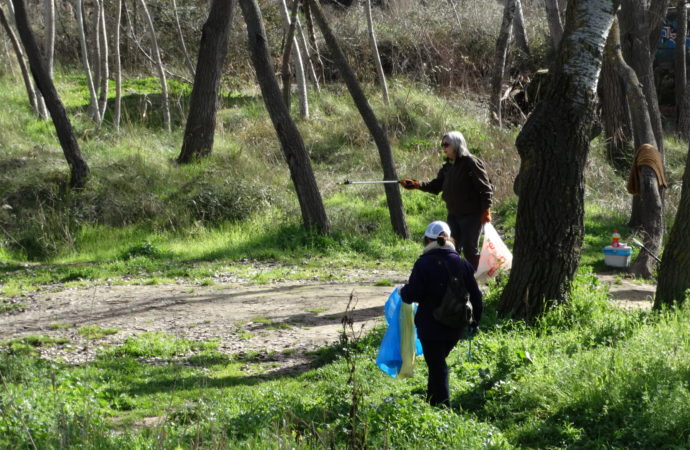 Nueva limpieza de residuos junto al río Henares desde Ecologistas en Acción de Alcalá