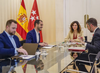 Reunión entre la presidenta de la Comunidad de Madrid, Isabel Díaz Ayuso, y el alcalde de Torrejón, Alejandro Navarro