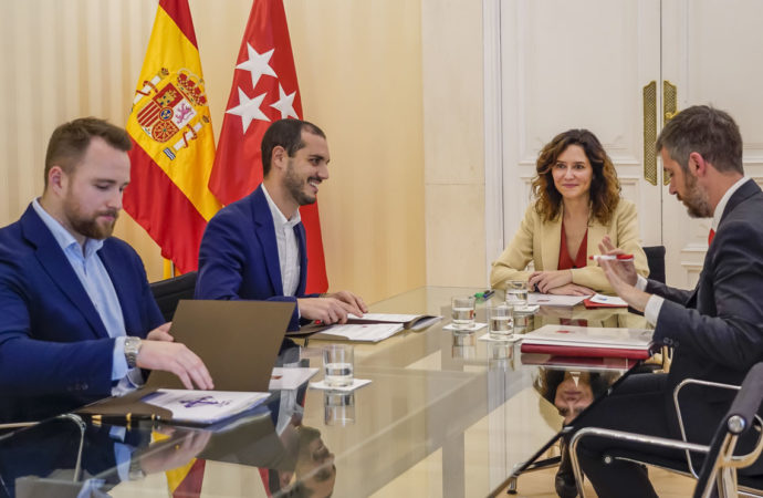 Reunión entre la presidenta de la Comunidad de Madrid, Isabel Díaz Ayuso, y el alcalde de Torrejón, Alejandro Navarro