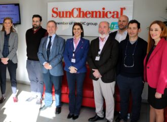 La alcaldesa, Judith Piquet, visitó la planta de Sun Chemical en Alcalá