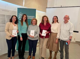 Gran acogida en la Biblioteca de Alovera en la presentación del segundo libro de María Tello, Como sobrevivir a Gato Blanco