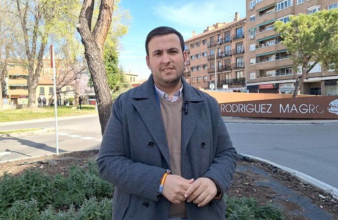 El Ayuntamiento restaurará la rotonda en homenaje a Rodríguez Magro en el Distrito II de Alcalá