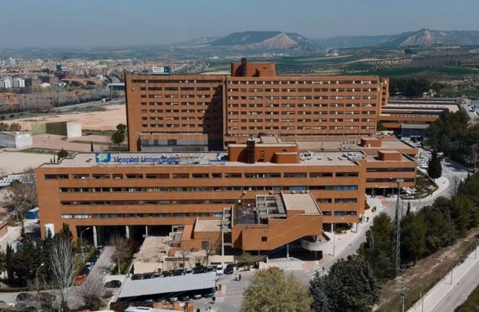 El Hospital de Guadalajara relanza la Escuela de Cuidadores para capacitar a las personas que cuidan a mayores