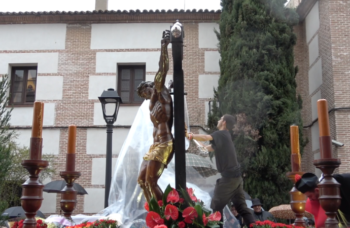 Semana Santa Alcalá: la lluvia obliga a regresar a la mitad al Cristo de los Doctrinos y a suspender Medinaceli