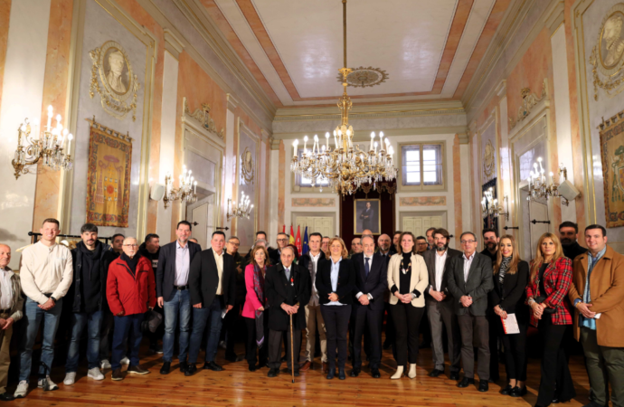 El Ayuntamiento de Alcalá acoge la presentación del programa de actos del centenario de la RSD Alcalá