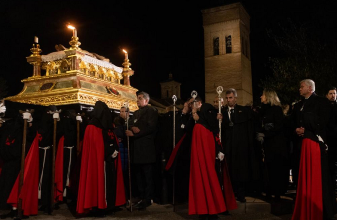 La procesión del Silencio y Santo Entierro llenó de fervor las calles de Guadalajara