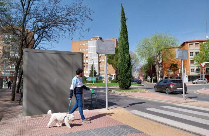 La Asociación de Vecinos del Val en Alcalá advierte del peligro de atropellos tras la instalación de un aseo