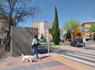 La Asociación de Vecinos del Val en Alcalá advierte del peligro de atropellos tras la instalación de un aseo