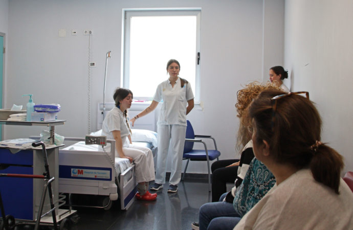 El Hospital de Torrejón lanza una Escuela de Cuidadores para cuidar al paciente tras el alta