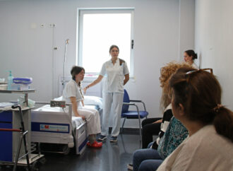 El Hospital de Torrejón lanza una Escuela de Cuidadores para cuidar al paciente tras el alta