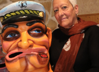 Los cabezudos de Almonacid rejuvenecen gracias a Mayte Rodríguez