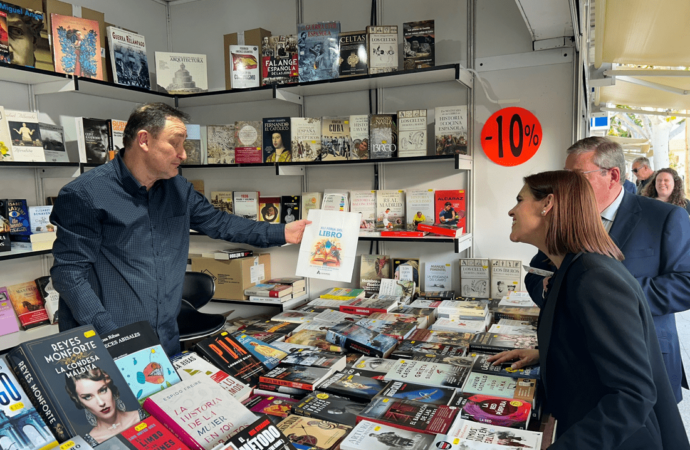 La Feria del Libro de Navidad continúa en Alcalá de Henares