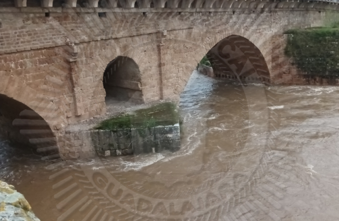 La preocupante crecida del río Henares pone en alerta a Alcalá y Guadalajara