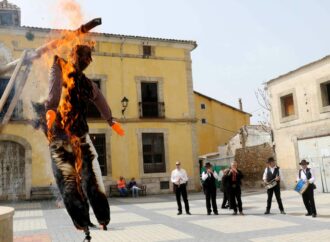 Con «la Quema del Judas» y entrega de trofeos, Pareja puso fin a su Semana Santa