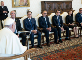 El Papa Francisco recibe a la alcaldesa de Alcalá, Judith Piquet, como miembro de las Ciudades Patrimonio Mundial de España