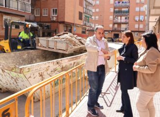 Visita a las obras de la calle Río Sil y Ronda Pescadería de Alcalá por parte de la alcaldesa