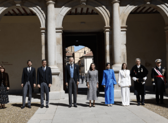 Los Reyes entregan en Alcalá este miércoles, 23 de abril, el Premio Cervantes a Álvaro Pombo