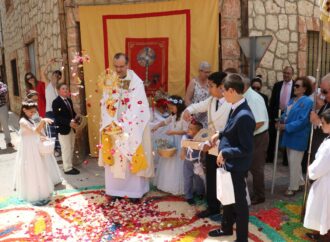Almonacid de Zorita (Guadalajara), hará una alfombra floral de 2 km en la Fiesta del Corpus Christi