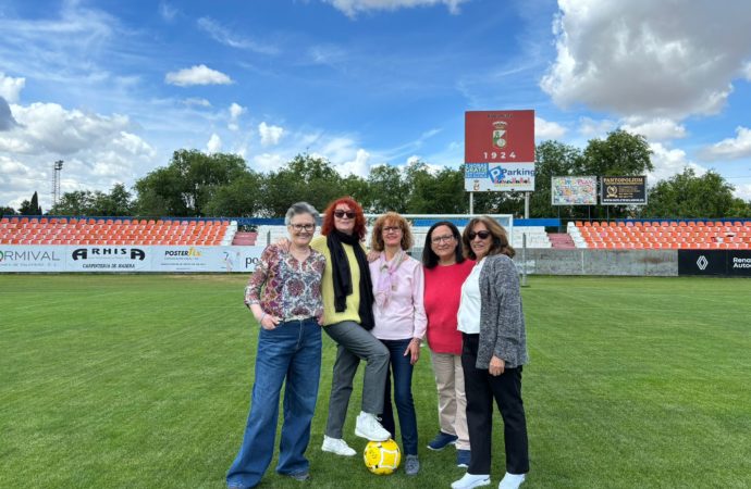 Homenaje a las primeras mujeres futbolistas de Alcalá, este jueves en el Wanda del Atlético de Madrid