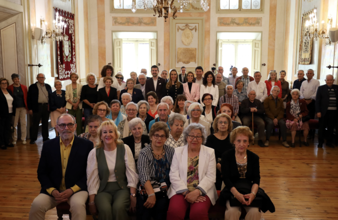 Más de 60 voluntarios de los Centros de Mayores Municipales de Alcalá reciben el reconocimiento por su labor