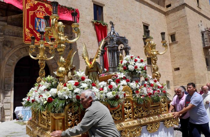 Pastrana celebró el Corpus Christi con procesión, homenajes, música…