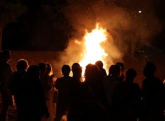 Hoguera de San Juan y queimada en la fiesta de la Asociación de Vecinos de Río Henares en Guadalajara