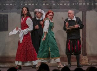 «Lo que el Quijote no cuenta» del Teatro TIA, llegó a Gilitos en Alcalá