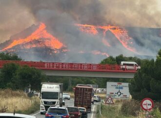 Un gran incendio arrasa el Cerro del Viso de Alcalá de Henares