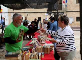 El mercado del libro de segunda mano cumplió diez años en Fuentenovilla