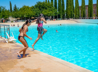 Combate la ola de calor con las piscinas de Torrejón: horarios y precios