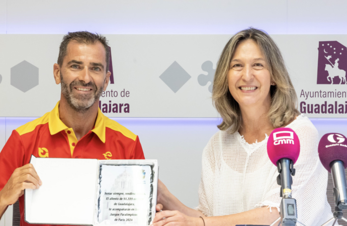 Juegos Paralímpicos 2024: Dani Molina, recibido por la alcaldesa de Guadalajara, antes de viajar a París