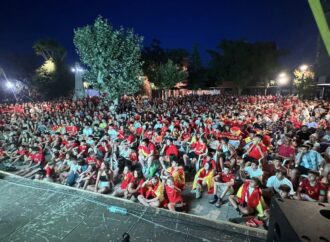 La Plaza Mayor de Alovera, con aforo completo, vibró al máximo con la selección española