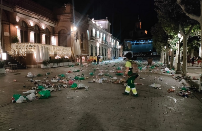 La final de España en la Plaza de Cervantes de Alcalá dejó 1.000 kilos de basura recogidos en 4 horas