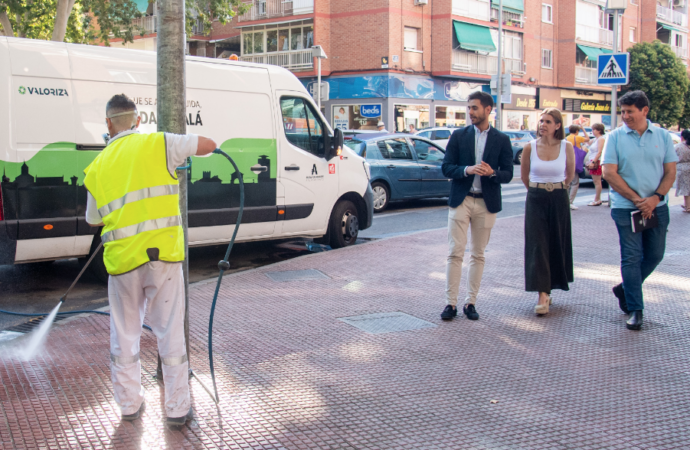 Plan de limpiezas intensivas en las zonas de calle Talamanca, Ronda Fiscal y Espartales en Alcalá