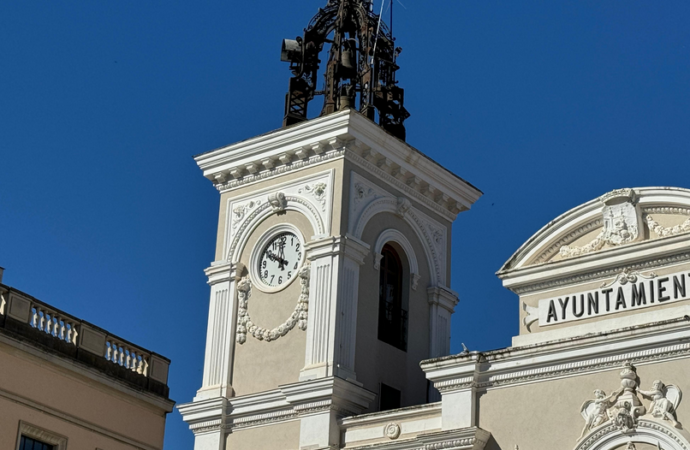 Las campanas del reloj del Ayuntamiento de Guadalajara dejan de sonar por el peligro de estabilidad de la torre del campanario