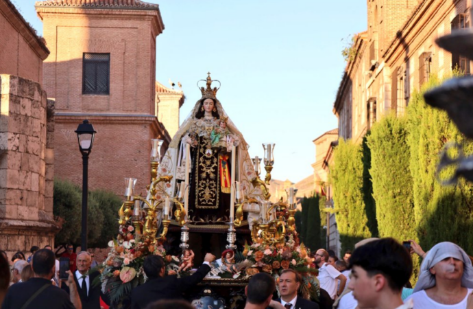 La Virgen del Carmen recorrió en procesión las calles de Alcalá