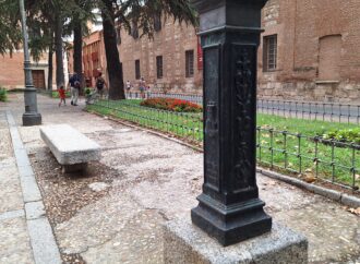 La Concejalía de Patrimonio Histórico recupera una de las seis farolas históricas de Alcalá