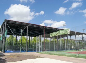 Reabren las pistas de pádel de Marchamalo tras la instalación de una nueva cubierta