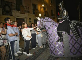 Las carrozas y los fuegos artificiales pusieron el fin de fiesta a las Ferias de Alcalá 2024