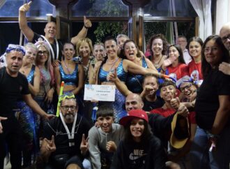 Desfile de disfraces, carrozas y peñas en Alovera con motivo de sus fiestas